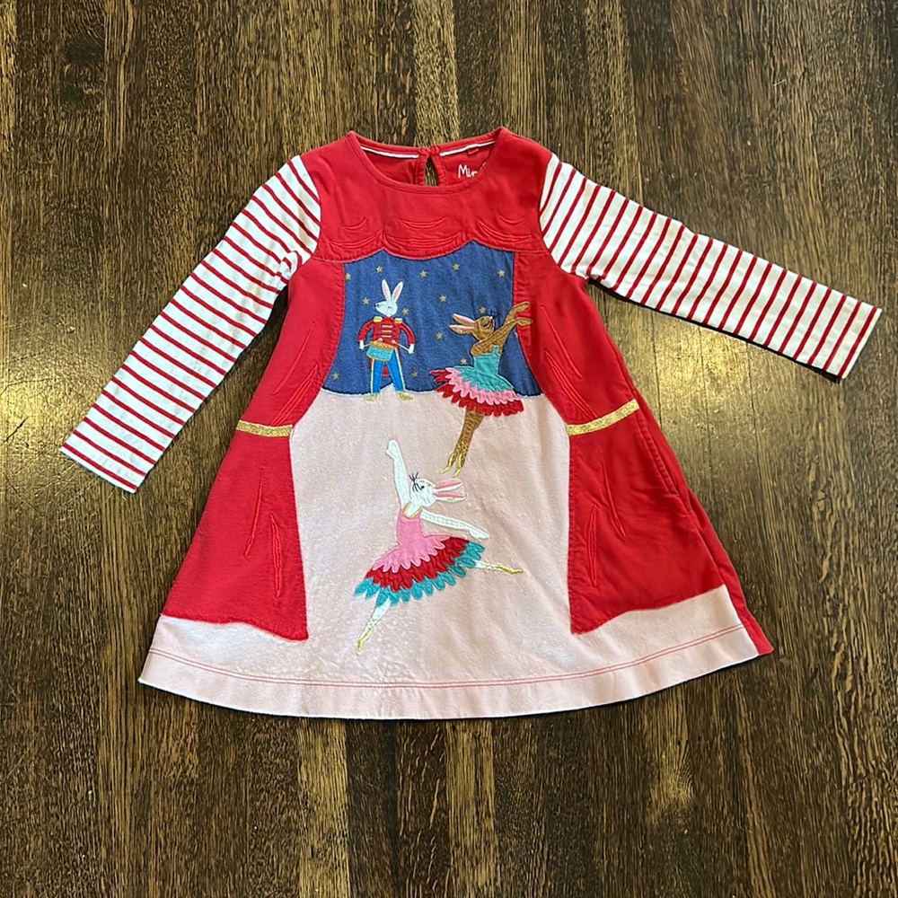 Mini Boden embroidered. Like new. Size 4-5; 110 cm; ballet bunnies;